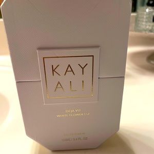 Blind bought. Wasn’t floored. Beautiful fragrance.